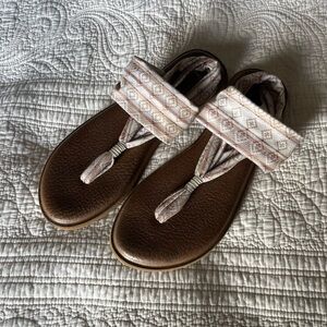 Sanuk Brown Sandals/flip flops with Patterned Straps